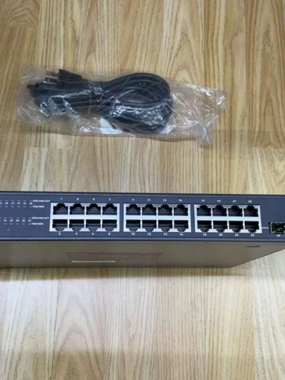Dell PowerConnect 2624 24-Port Fast Ethernet Managed Rackmount Network Switch